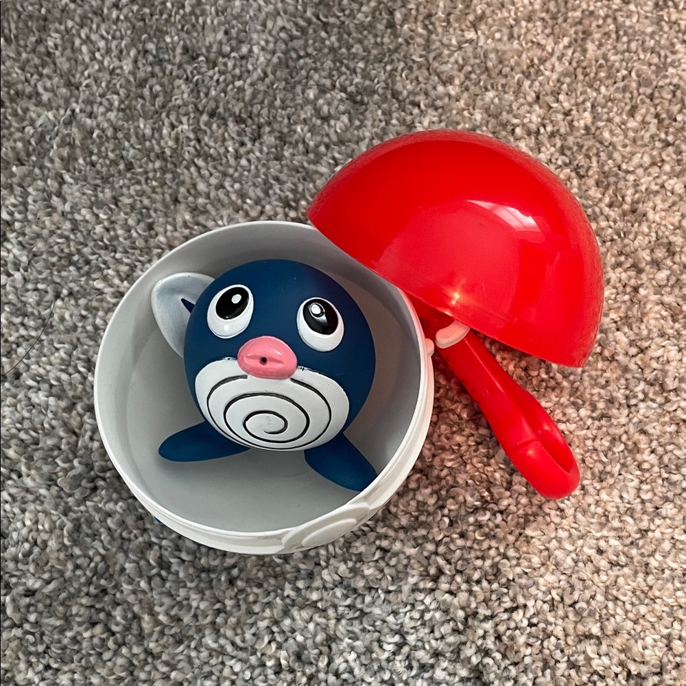 1999 Pokémon Poliwag Squirter Toy & Pokeball